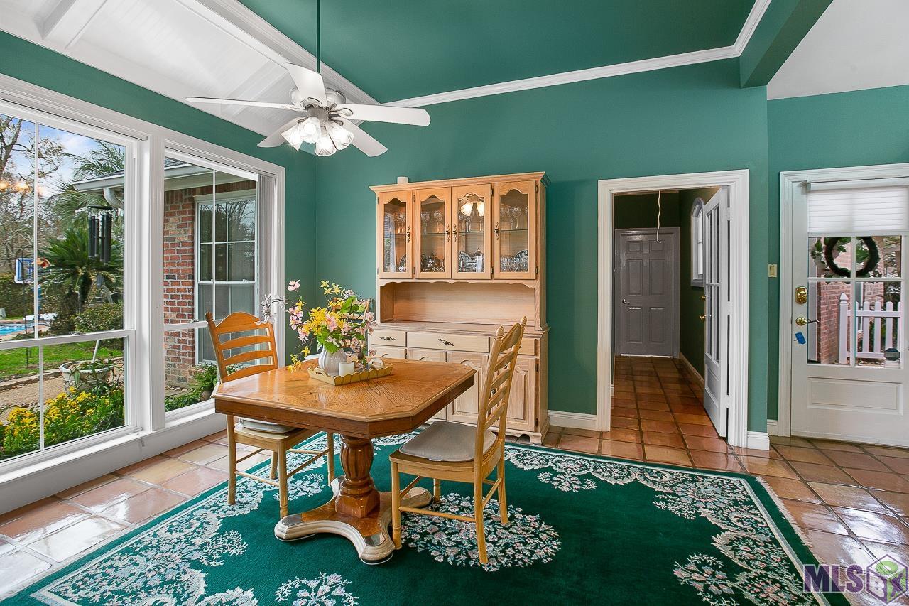 15826 Castle Ridge Baton Rouge, LA 70817 - Photo 14 of 38 Breakfast/Keeping Area