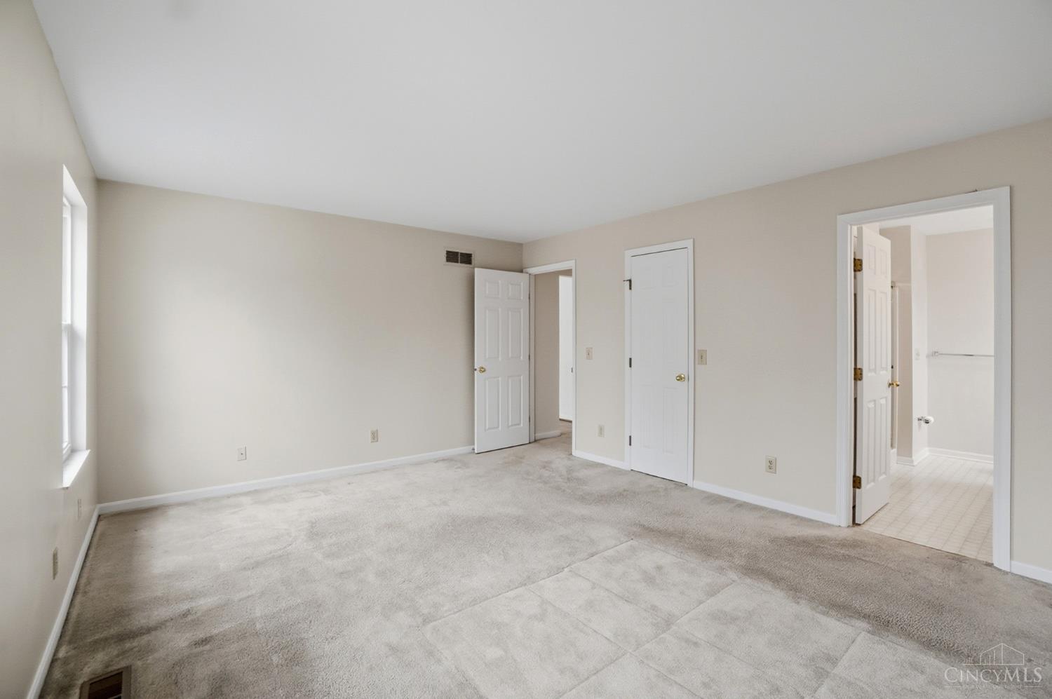 1090 West Galbraith Road Cincinnati, OH 45231 - Photo 19 of 37 Gallery Image 19