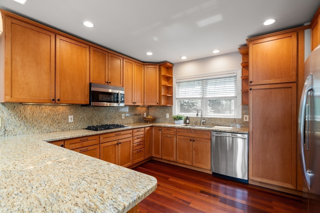 10 Shore Road Plymouth, MA 02360 - Photo 12 of 42