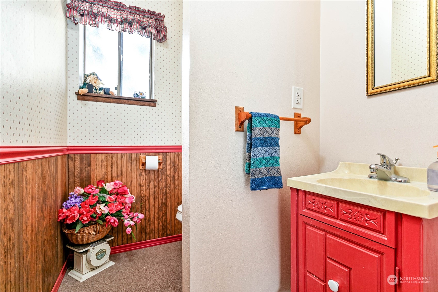 2585 Mountain View Road Ferndale, WA 98248 - Photo 33 of 40 a bathroom with a sink mirror and vanity