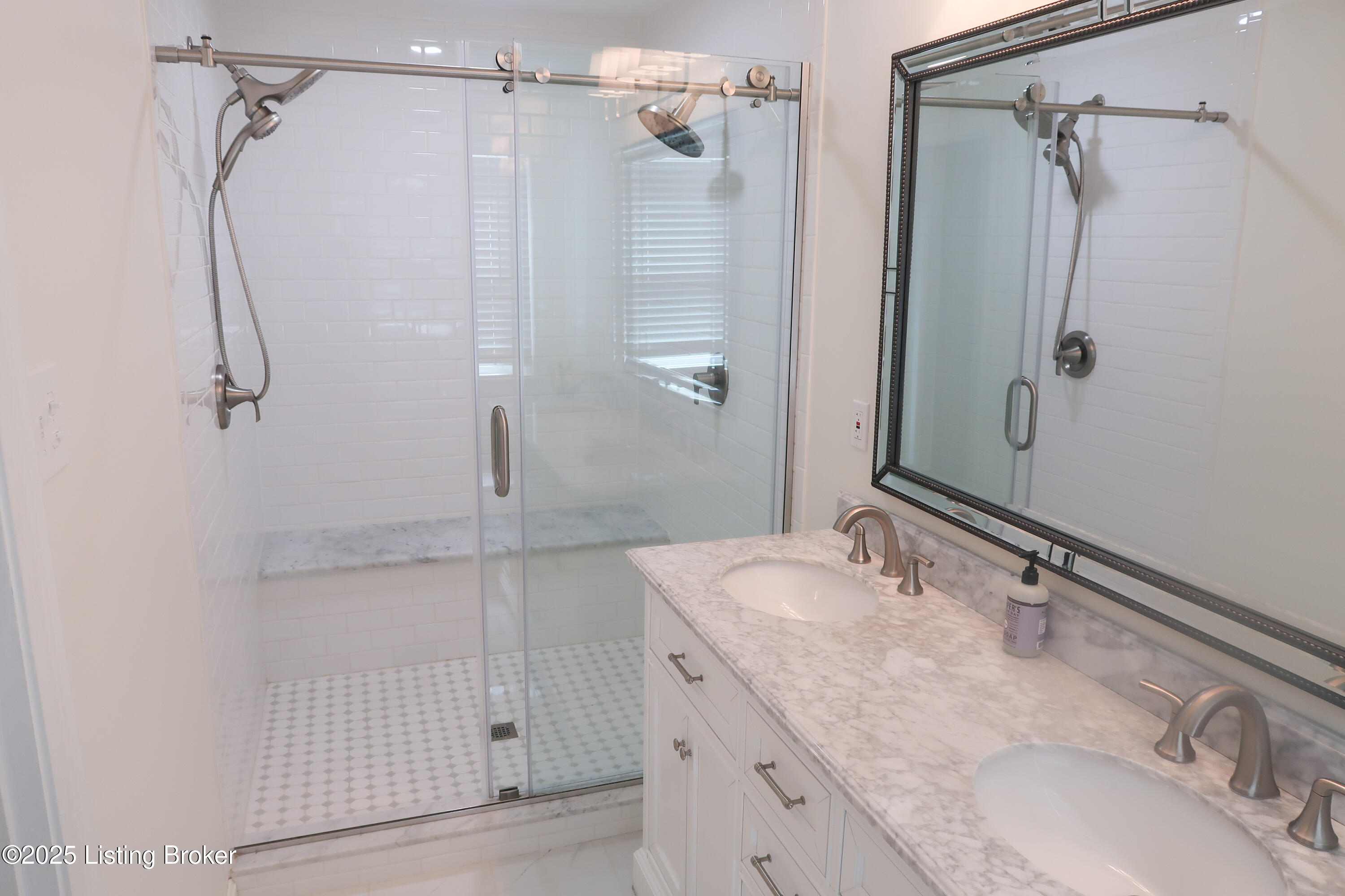 714 Waterford Road Louisville, KY 40207 - Photo 15 of 26 Primary Bath