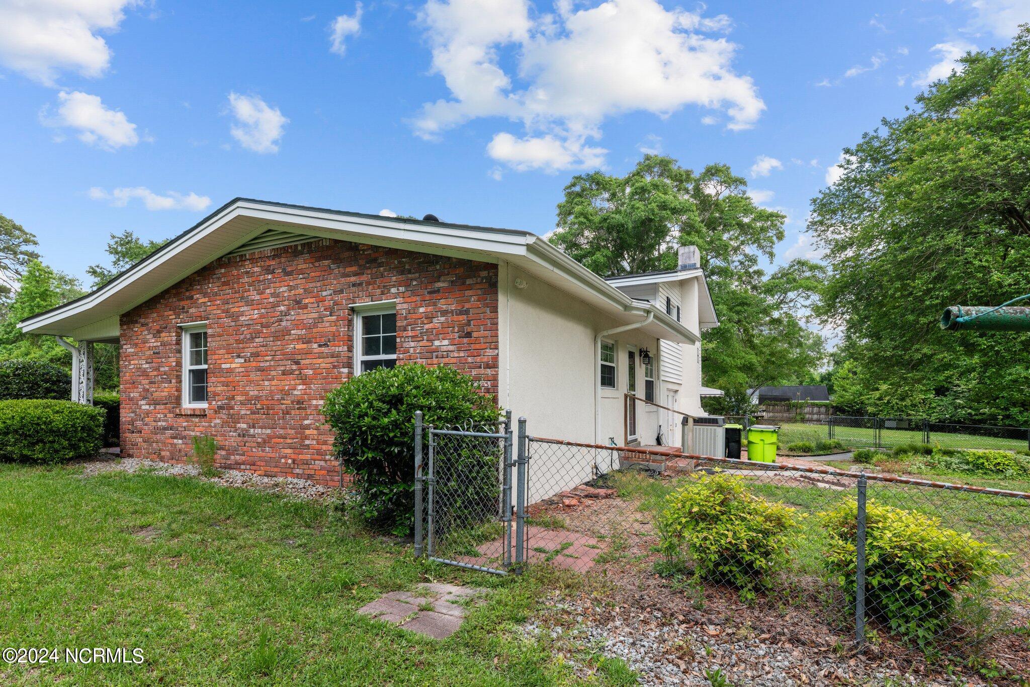 735 Half Moon Road New Bern, NC 28560 - Photo 25 of 56 Side
