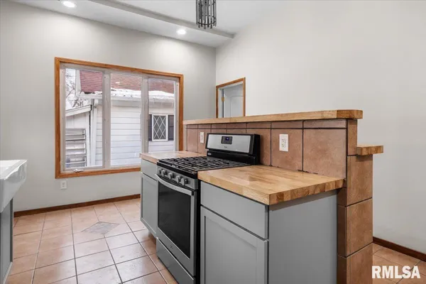 $199,000 | 1037 North 8th Street, Springfield, IL 62702