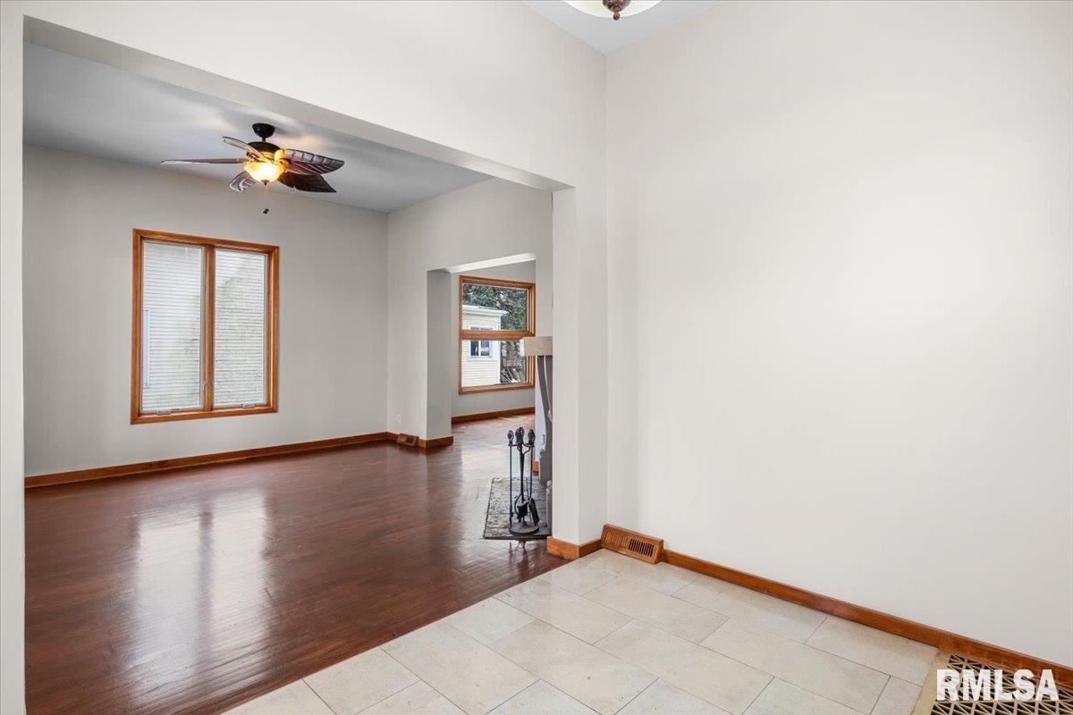 1037 North 8th Street Springfield, IL 62702 - Photo 2 of 35