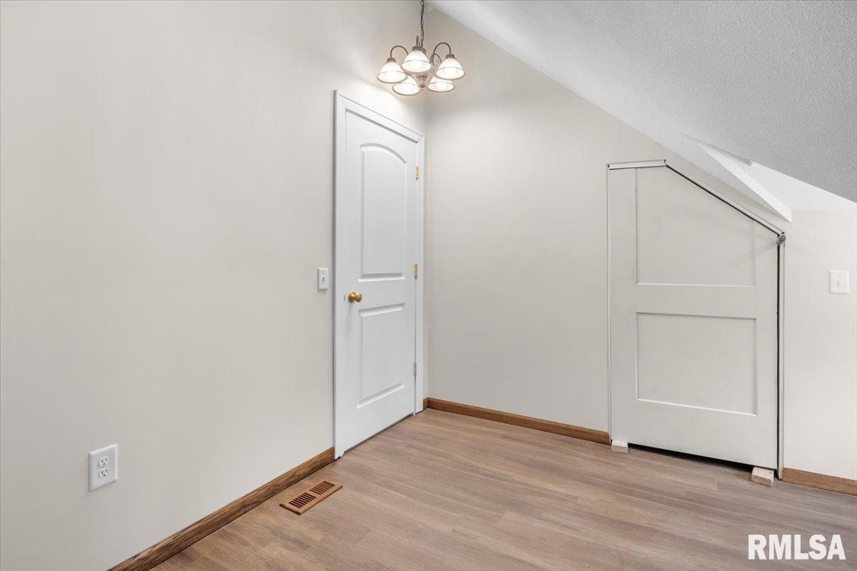 1037 North 8th Street Springfield, IL 62702 - Photo 23 of 35
