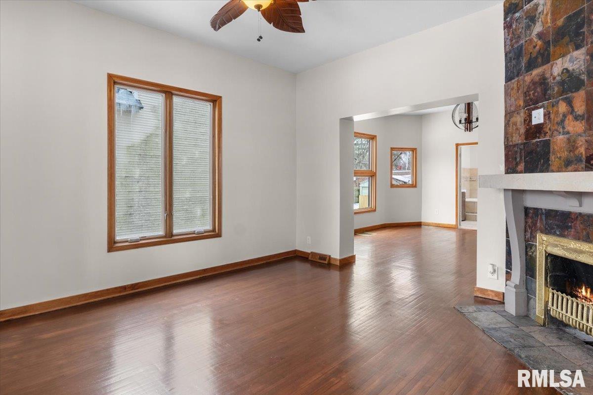 1037 North 8th Street Springfield, IL 62702 - Photo 3 of 35