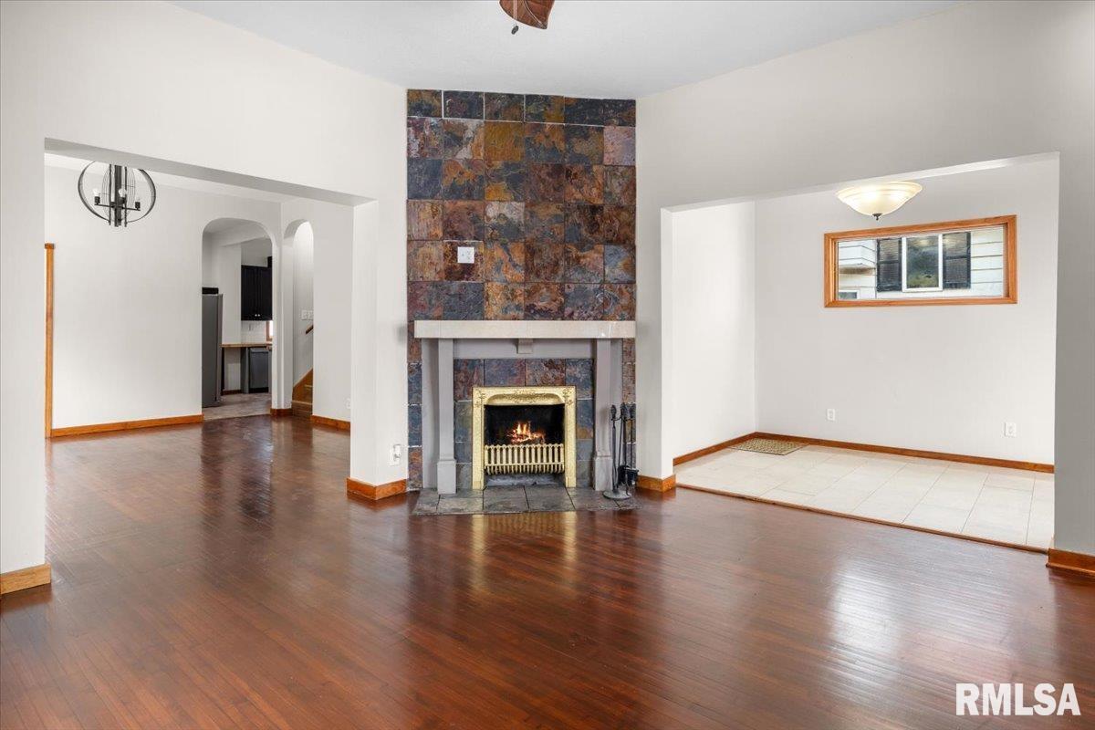 1037 North 8th Street Springfield, IL 62702 - Photo 4 of 35