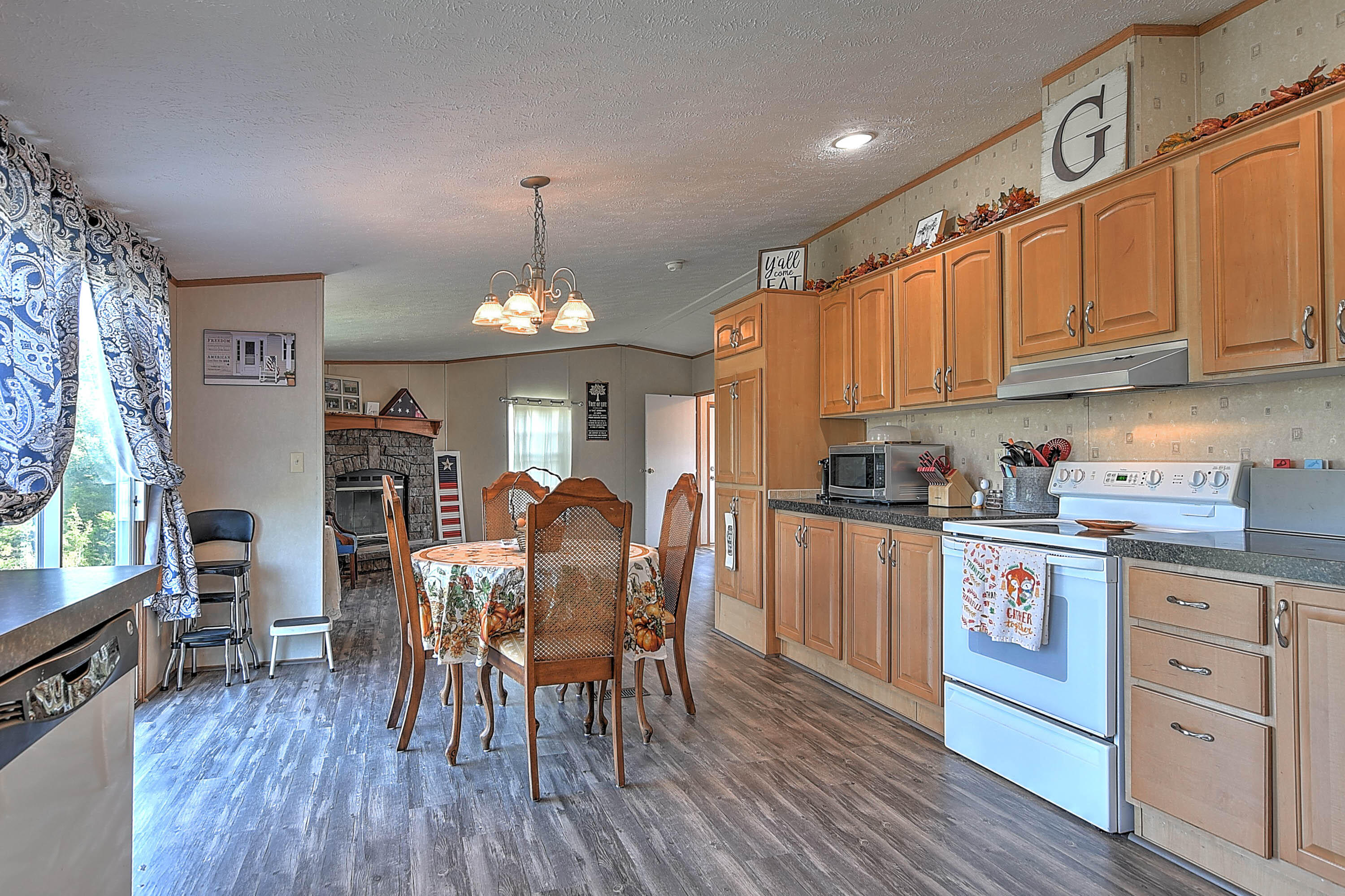 1175 Kite Road Greeneville, TN 37745 - Photo 6 of 39 Kitchen