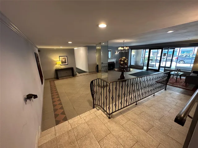 $259,000 | 241-20 Northern Boulevard, Unit 1M | Douglaston