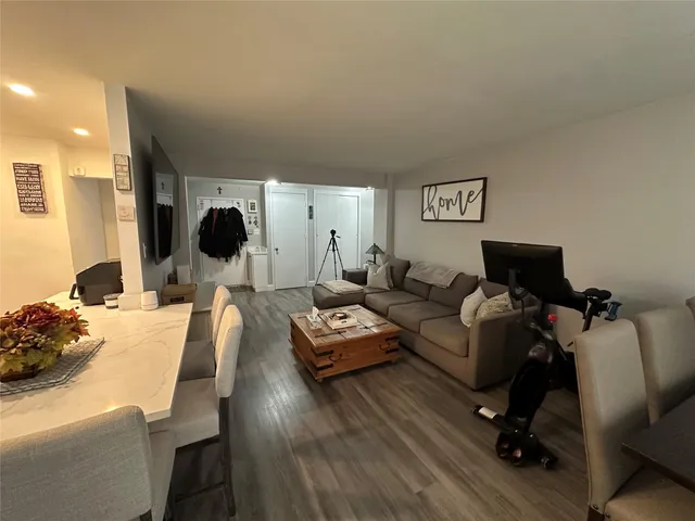 $259,000 | 241-20 Northern Boulevard, Unit 1M | Douglaston