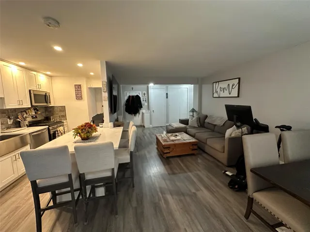 $259,000 | 241-20 Northern Boulevard, Unit 1M | Douglaston