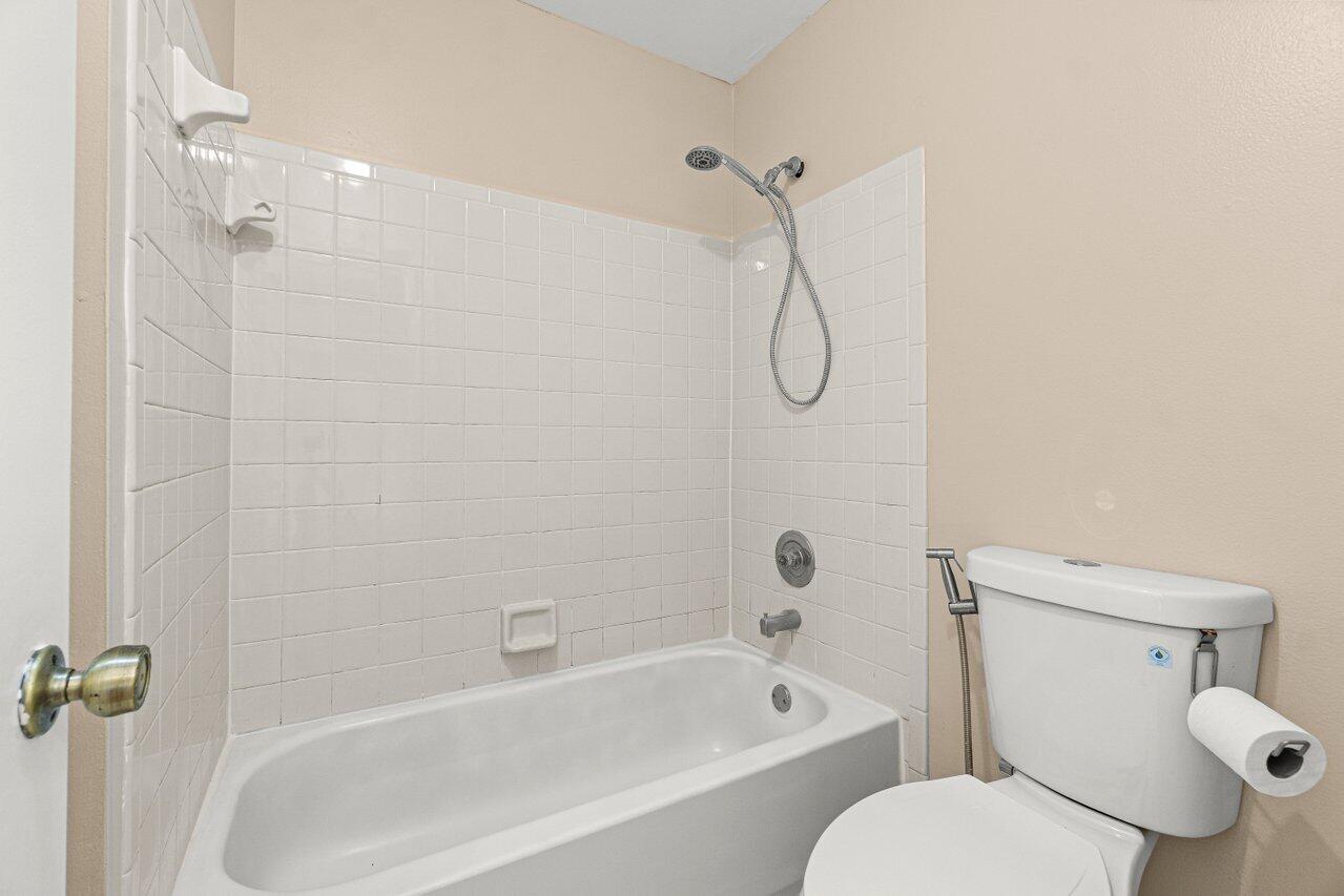 7633 Courtyard Run West Boca Raton, FL 33433 - Photo 19 of 32 023-7633CourtyardRunWest-BocaRaton-FL-33