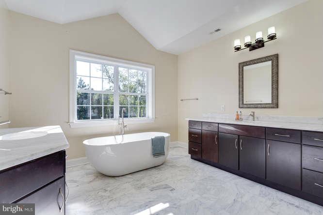 9423 Old Courthouse Road Vienna, VA 22182 - Photo 22 of 30 a spacious bathroom with a tub sink and mirror
