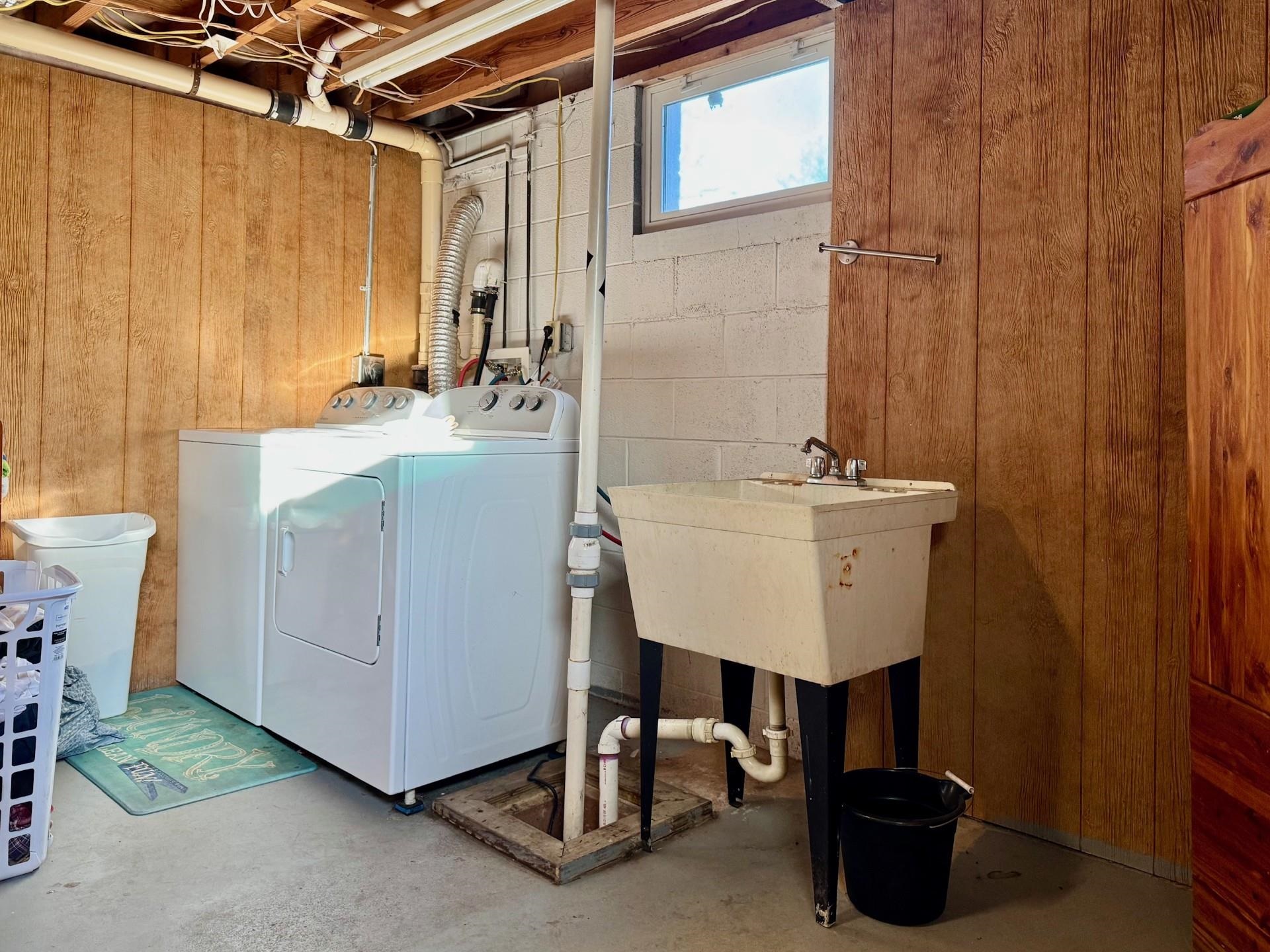 8127 Briery Branch Road Dayton, VA 22821 - Photo 13 of 23 a bathroom with a sink a toilet and shower