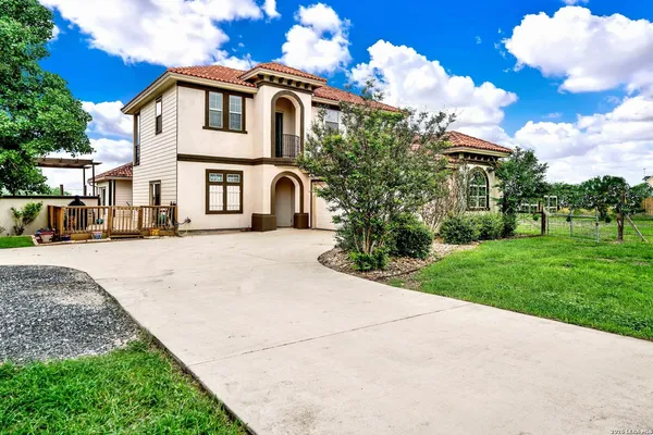 $638,875 | 503 Private Road 5764, LaCoste, TX 78039