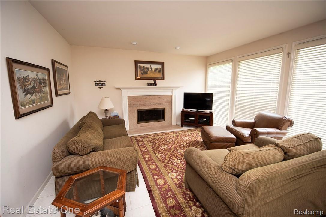 1305 Kentfield Drive Rochester, MI 48307 - Photo 15 of 38 CKR_1305Kirkfield_6656.jpg