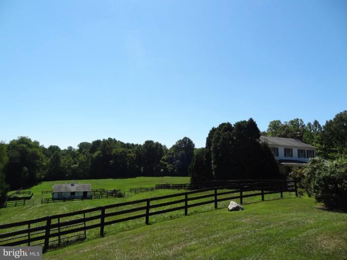12454 Henderson Road Clifton, VA 20124 - Photo 3 of 25 Exterior (General)