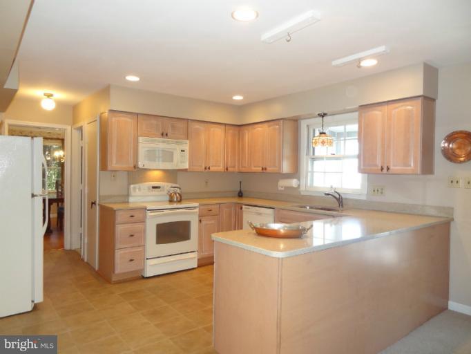 12454 Henderson Road Clifton, VA 20124 - Photo 4 of 25 Kitchen