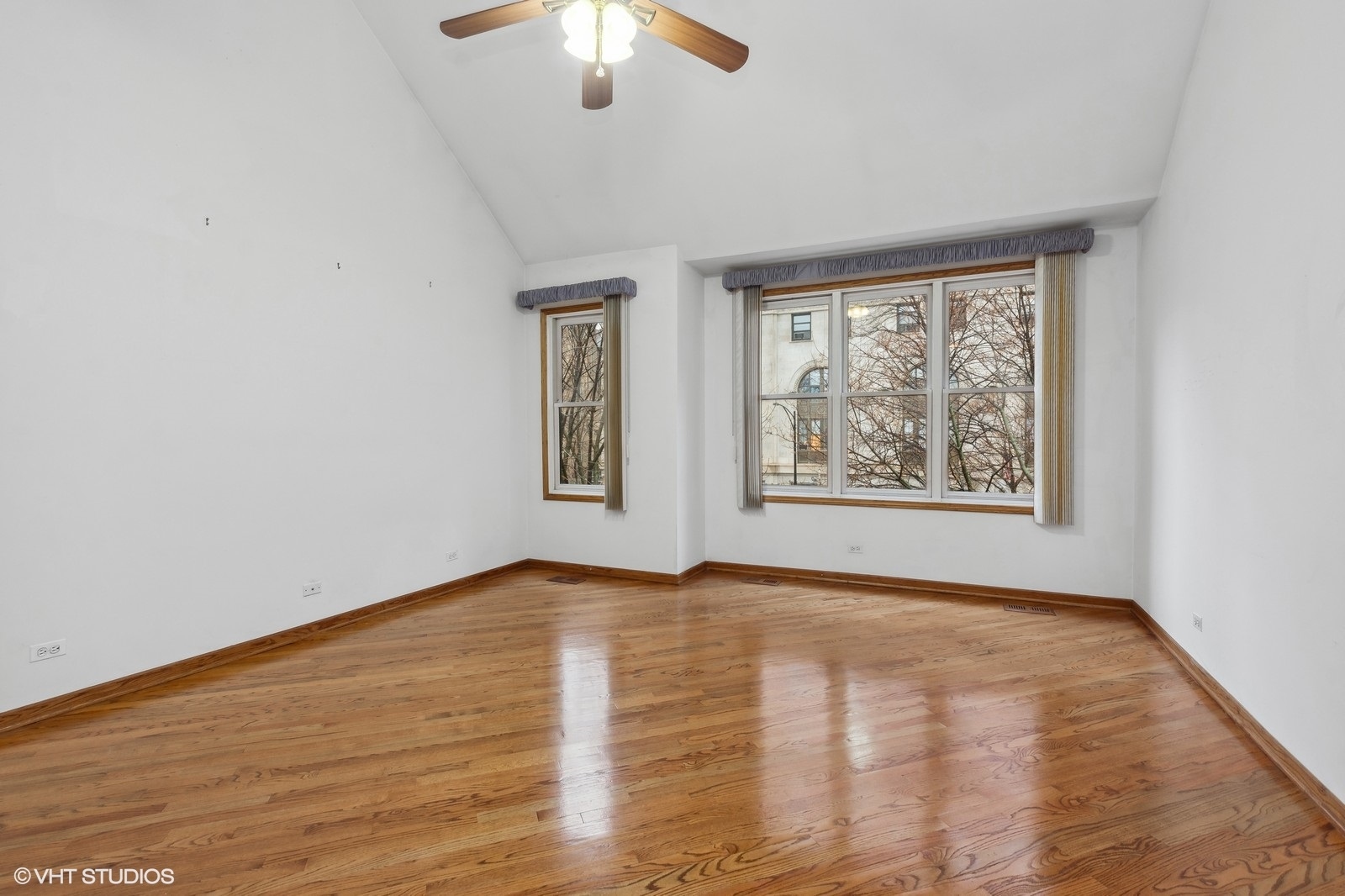 1447 South Indiana Avenue Chicago, IL 60605 - Photo 14 of 23 wooden floor in an empty room with a window