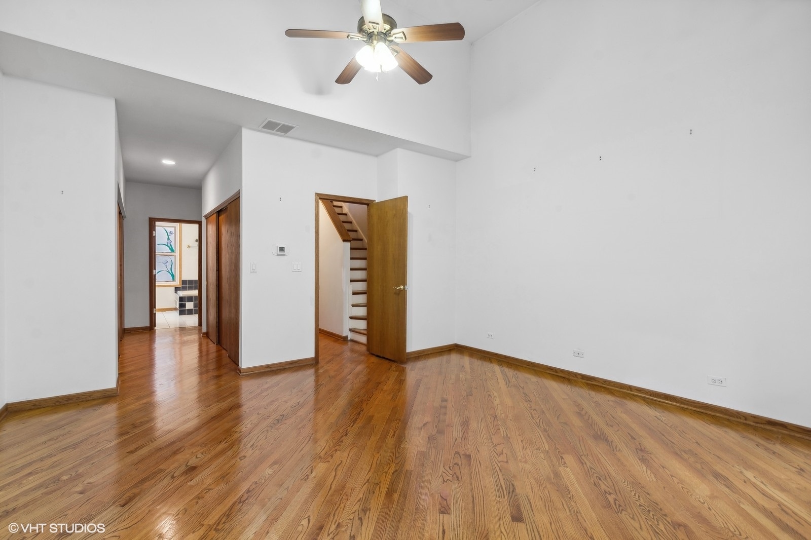 1447 South Indiana Avenue Chicago, IL 60605 - Photo 15 of 23 a view of an empty room with wooden floor