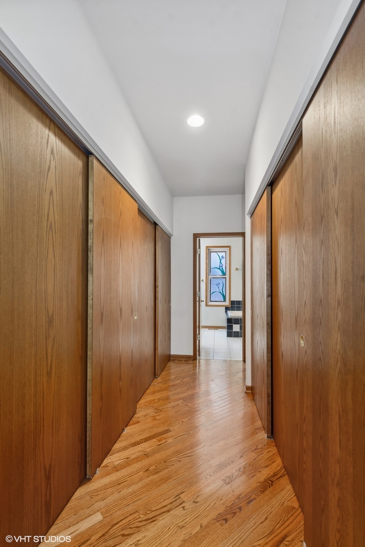 1447 South Indiana Avenue Chicago, IL 60605 - Photo 16 of 23 a view of a hallway