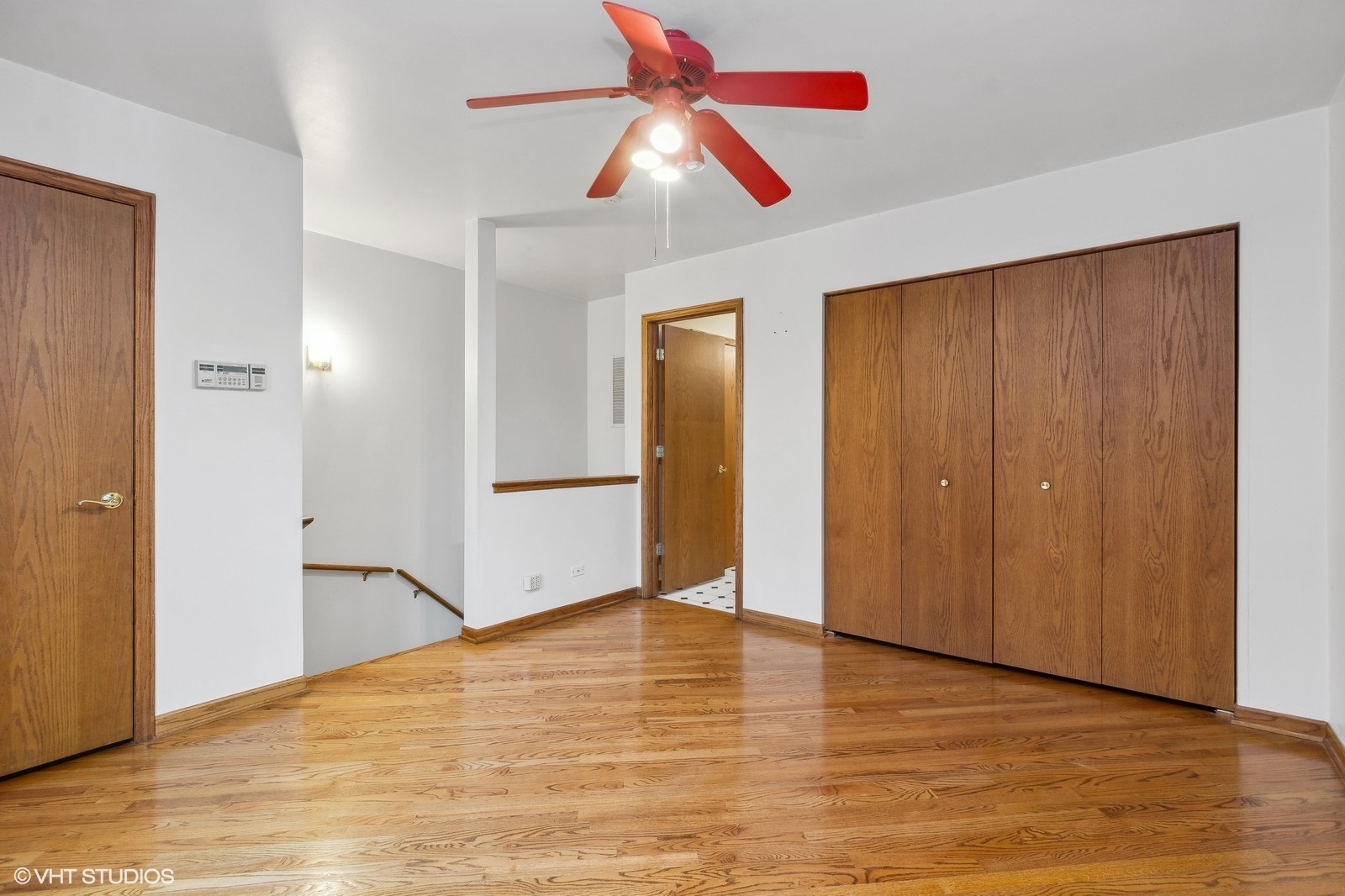 1447 South Indiana Avenue Chicago, IL 60605 - Photo 20 of 23 a view of empty room with wooden floor