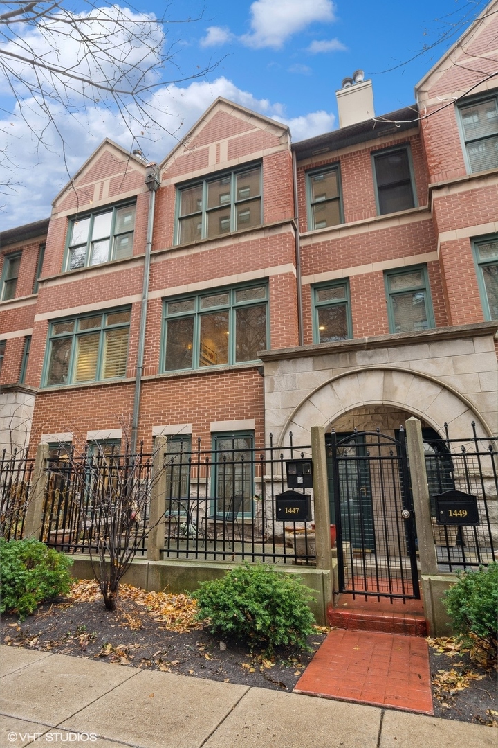 1447 South Indiana Avenue Chicago, IL 60605 - Photo 2 of 23 a view of a brick building with many windows