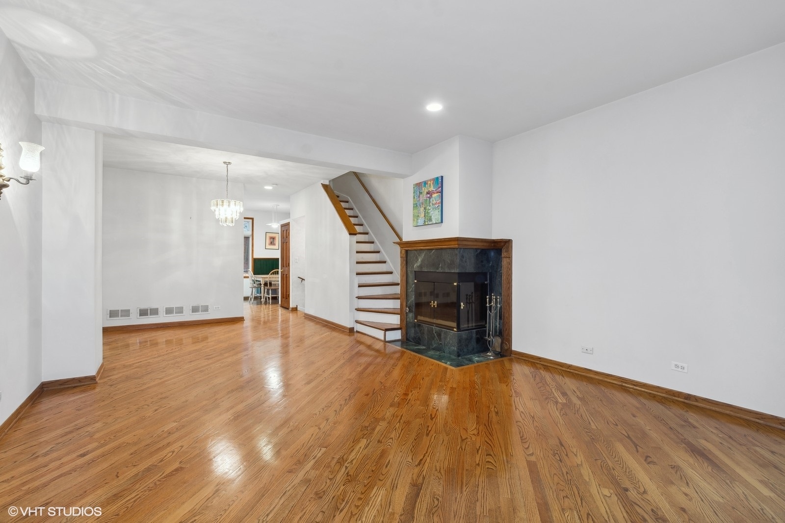 1447 South Indiana Avenue Chicago, IL 60605 - Photo 5 of 23 a view of an empty room with wooden floor and a window