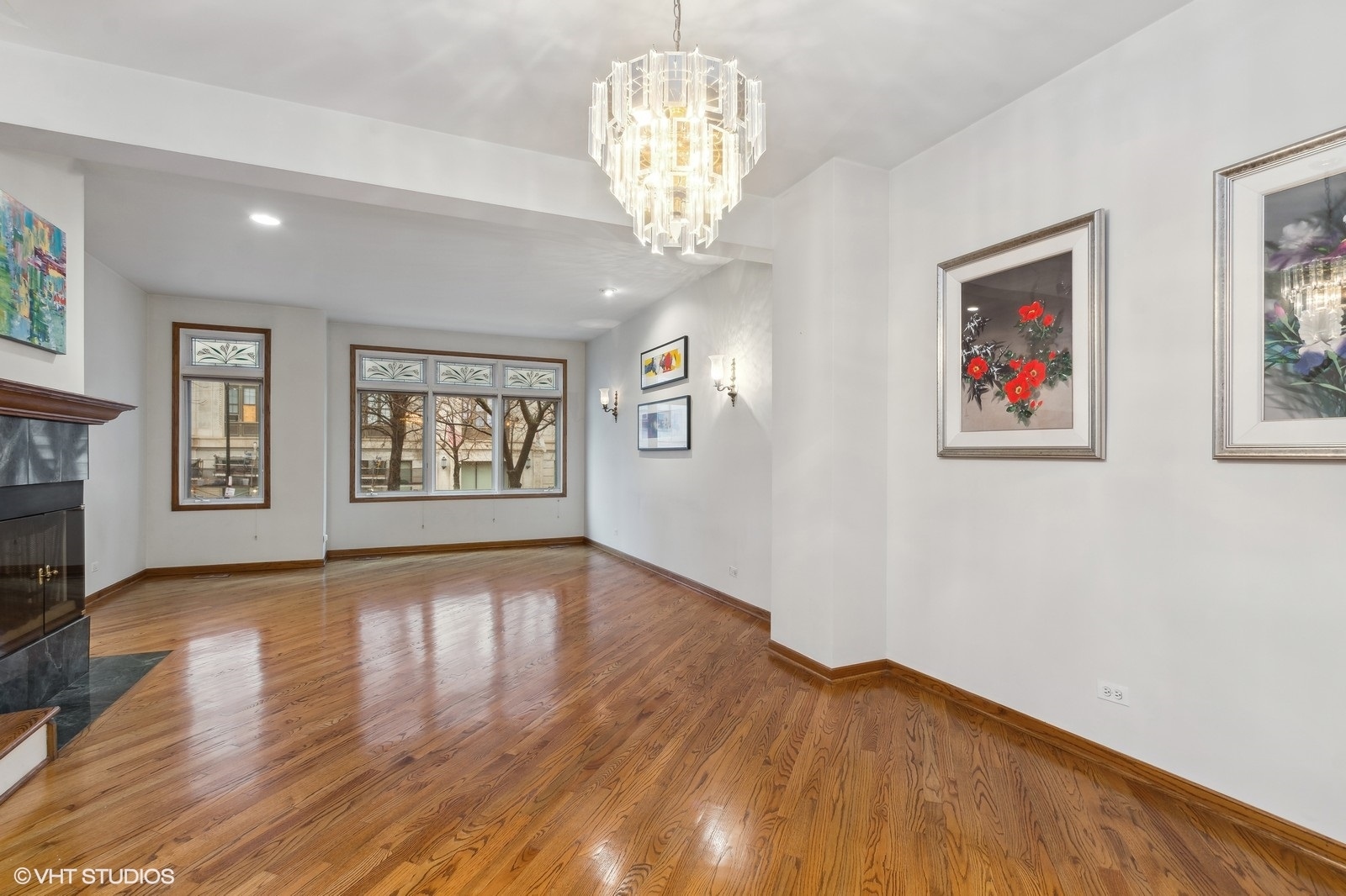 1447 South Indiana Avenue Chicago, IL 60605 - Photo 7 of 23 a view of an empty room with wooden floor and a window