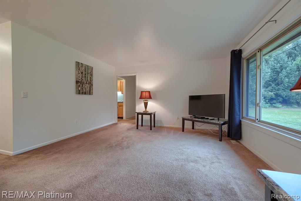 11442 Silver Lake Road Byron, MI 48418 - Photo 6 of 25