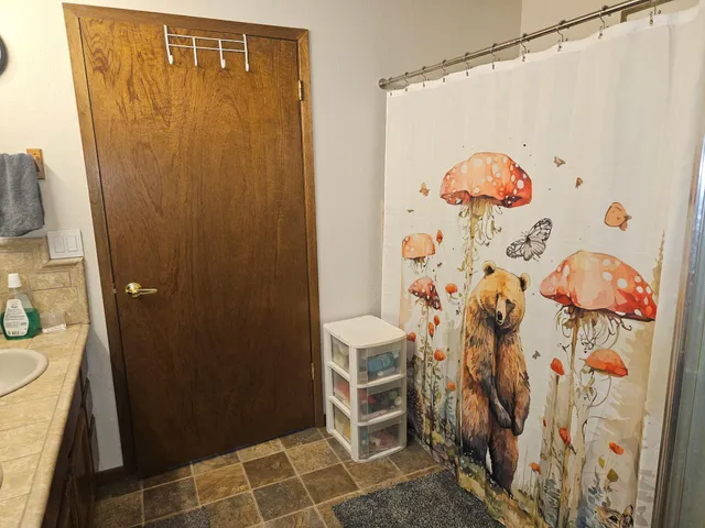 $269,900 | 209 2nd Street Northeast, Clarks Grove, MN 56016