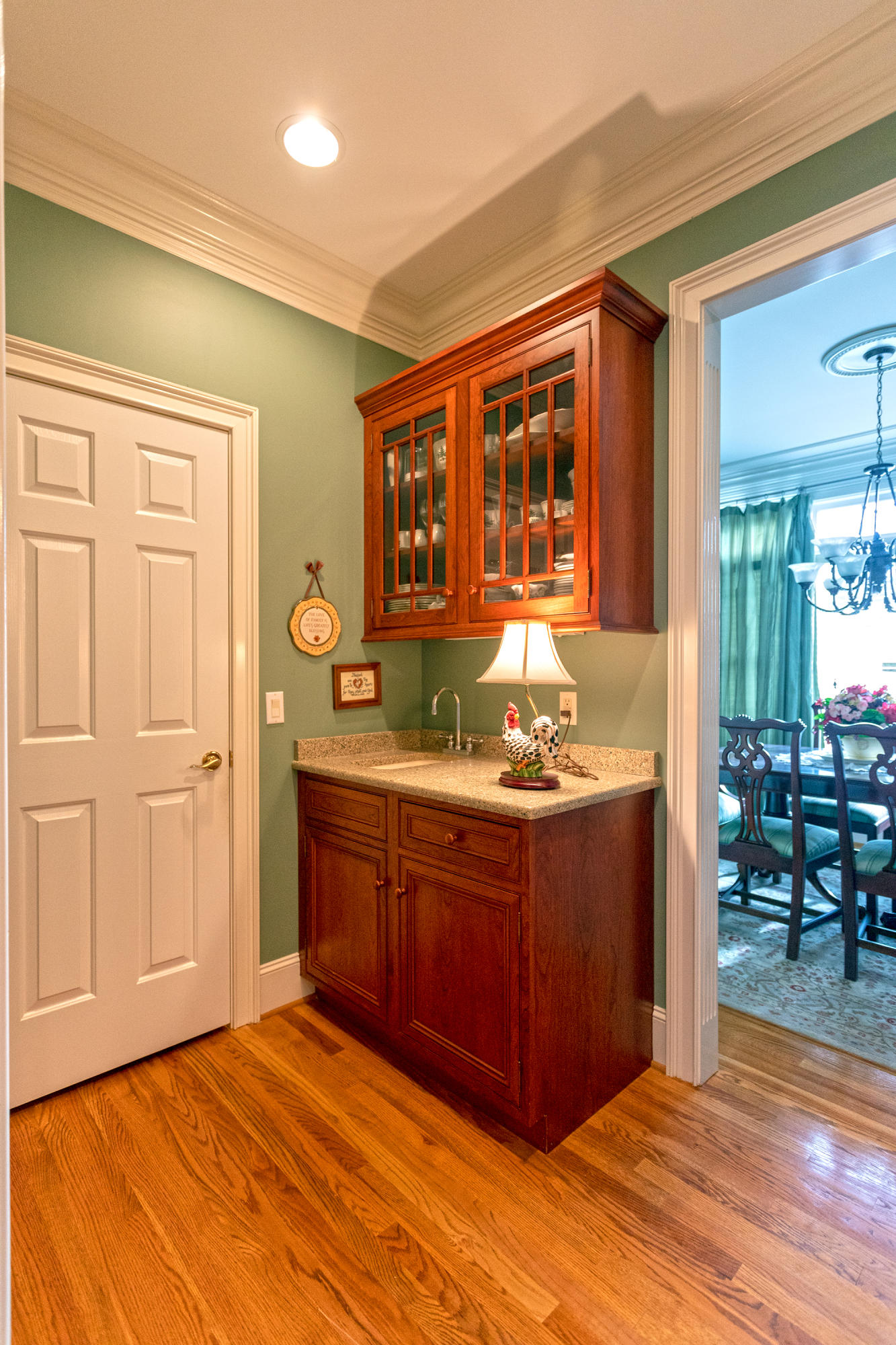 319 Willow Glen Road Chattanooga, TN 37421 - Photo 16 of 66 butlers pantry