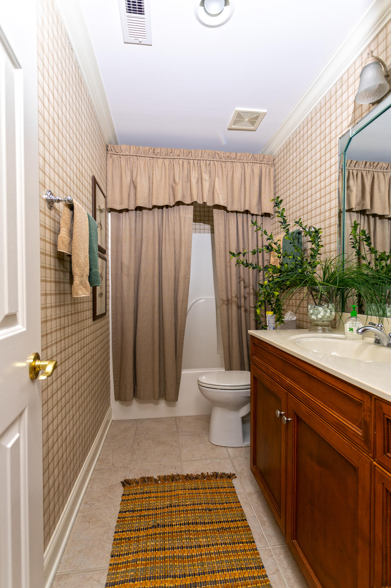 319 Willow Glen Road Chattanooga, TN 37421 - Photo 46 of 66 upstairs middle bathroom