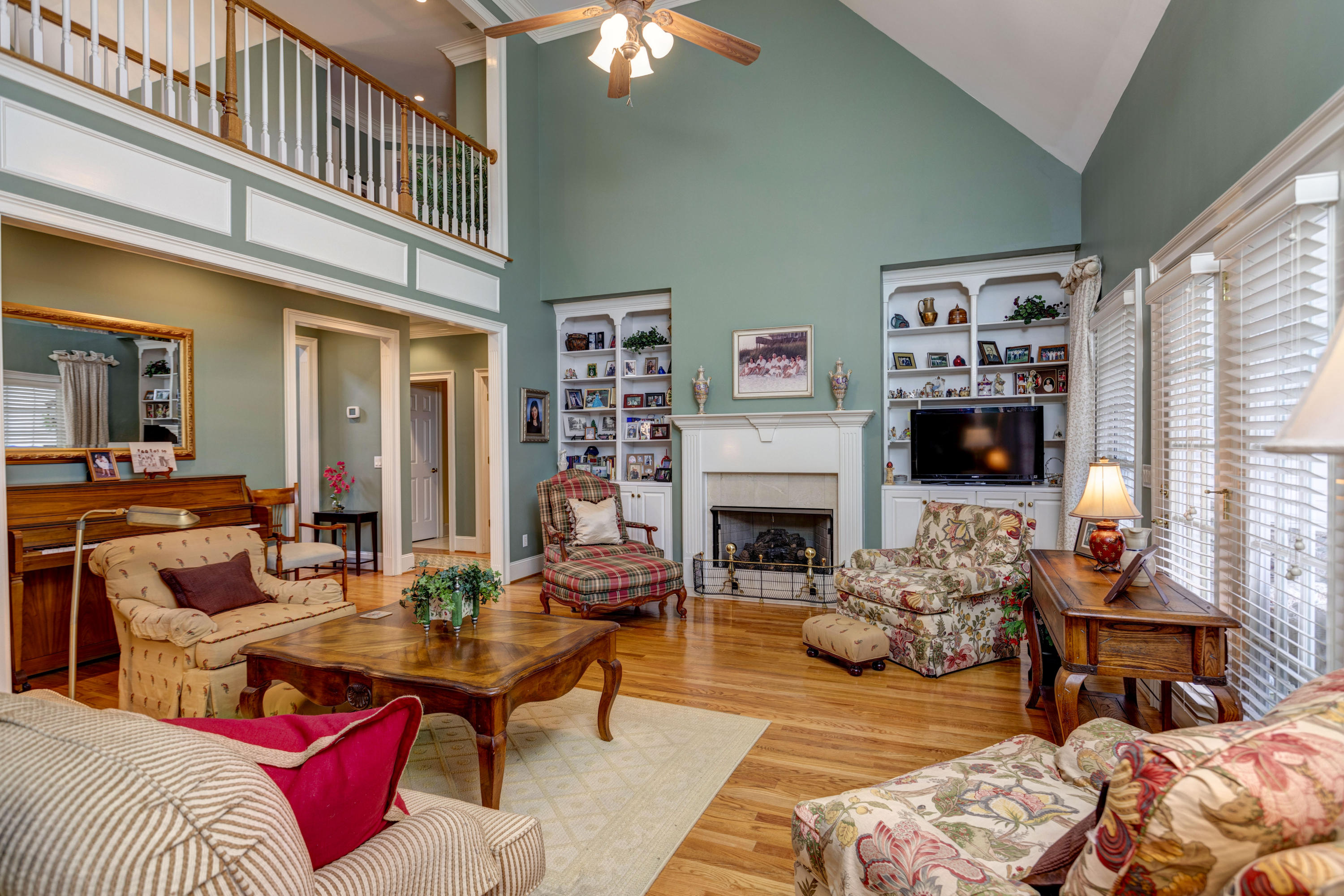 319 Willow Glen Road Chattanooga, TN 37421 - Photo 7 of 66 Livingroom_1