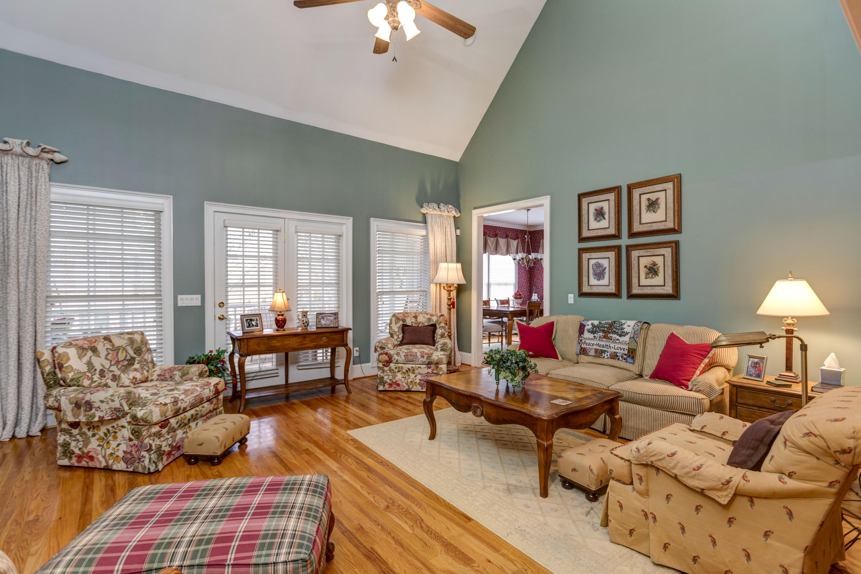 319 Willow Glen Road Chattanooga, TN 37421 - Photo 8 of 66 Livingroom_2