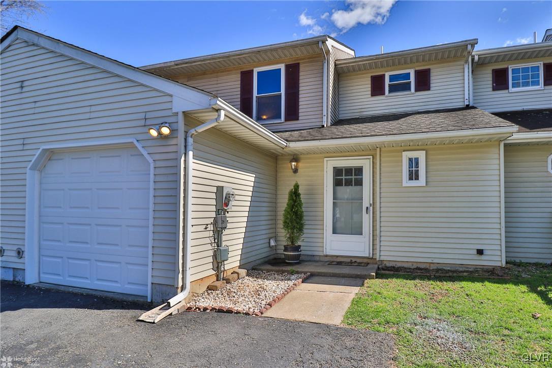 887 Briarstone Road Bethlehem, PA 18017 - Photo 1 of 31 Gallery Image 1