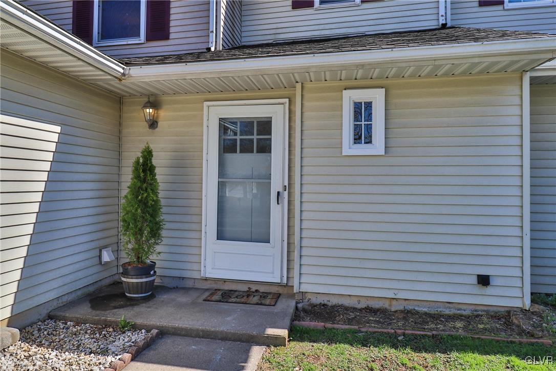 887 Briarstone Road Bethlehem, PA 18017 - Photo 4 of 31 Gallery Image 4