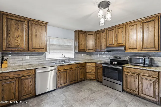 $425,000 | 123 South Boulevard East, Macclenny, FL 32063