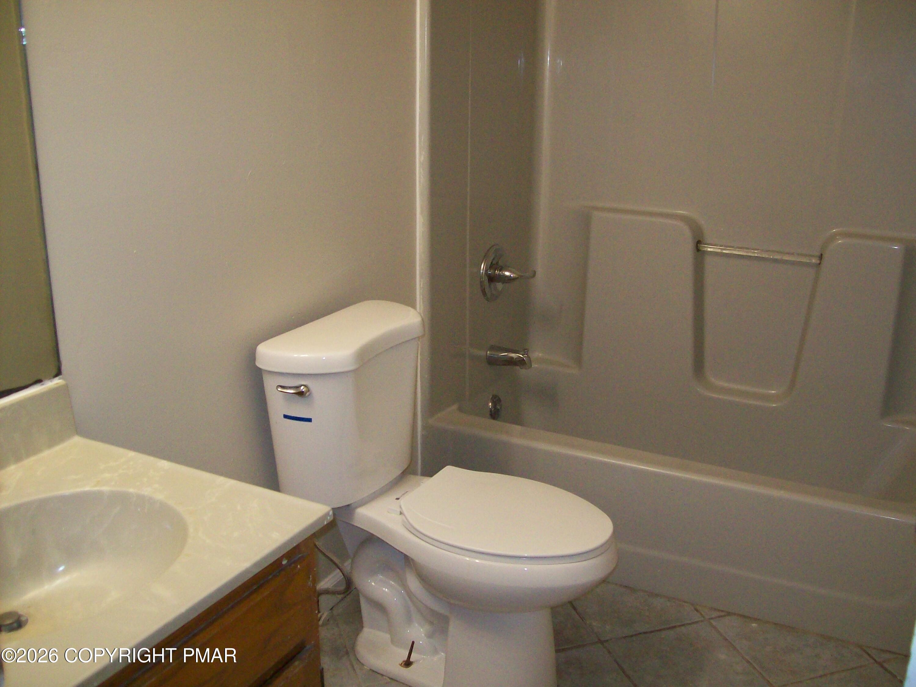 139 Davis Circle Bushkill, PA 18324 - Photo 21 of 23 Full bath 2