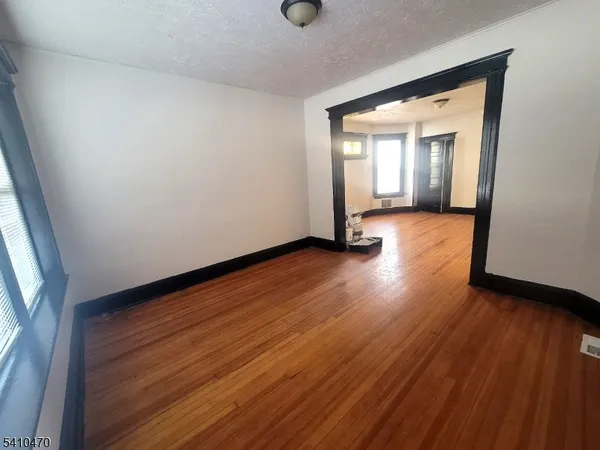 $1,975 | 104 Dayton Street, Newark, NJ 07114