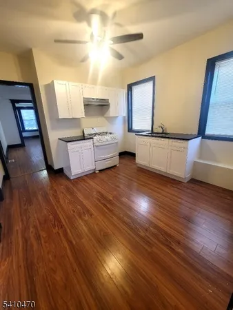 $1,975 | 104 Dayton Street, Newark, NJ 07114