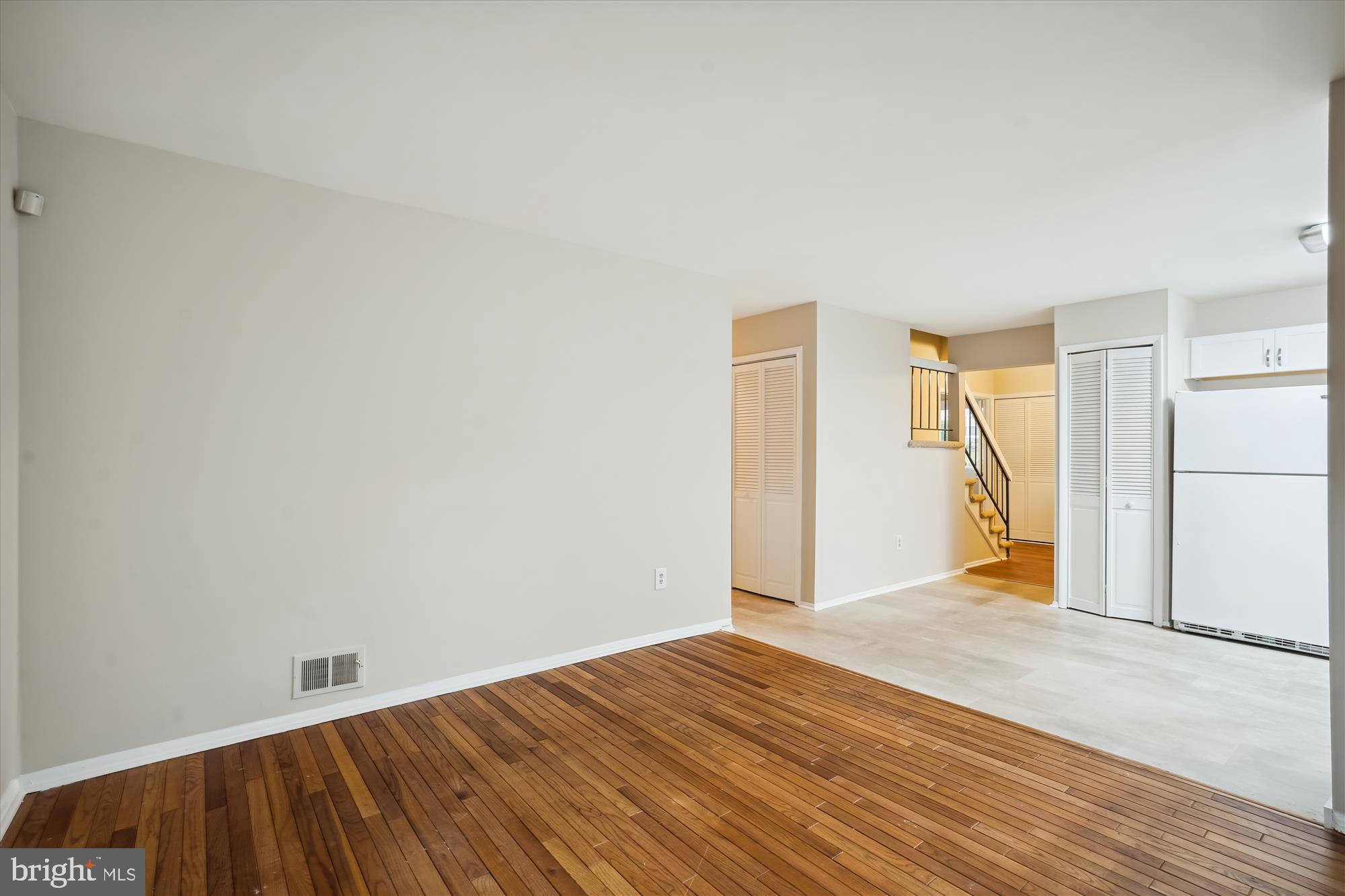 4 Greencastle Road Sterling, VA 20164 - Photo 15 of 36 FAMILY ROOM WITH HARDWOOD FLOORING ADJACENT TO KIT