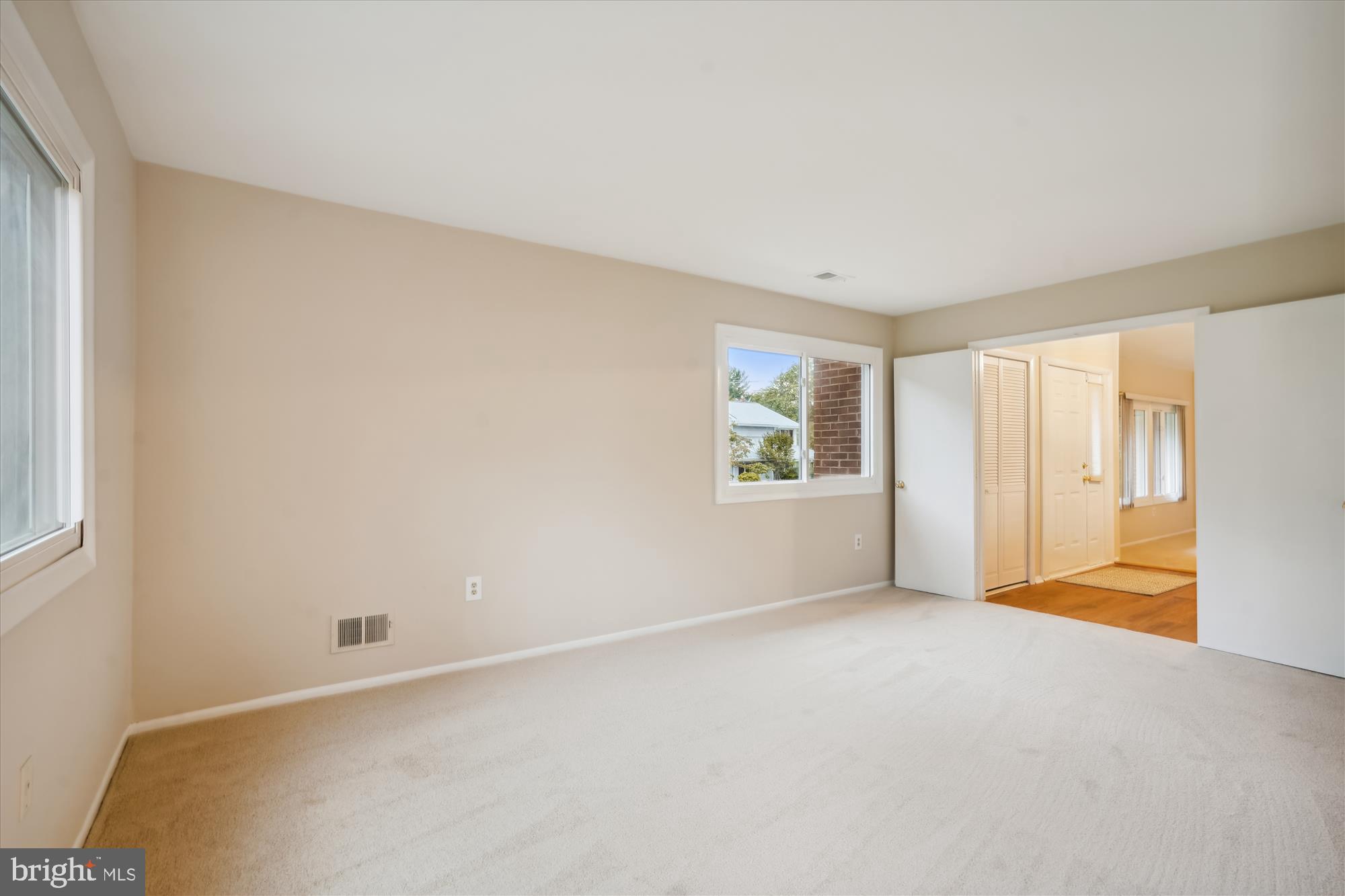4 Greencastle Road Sterling, VA 20164 - Photo 18 of 36 2ND VIEW-EXPANISVE OWNER'S SUITE
