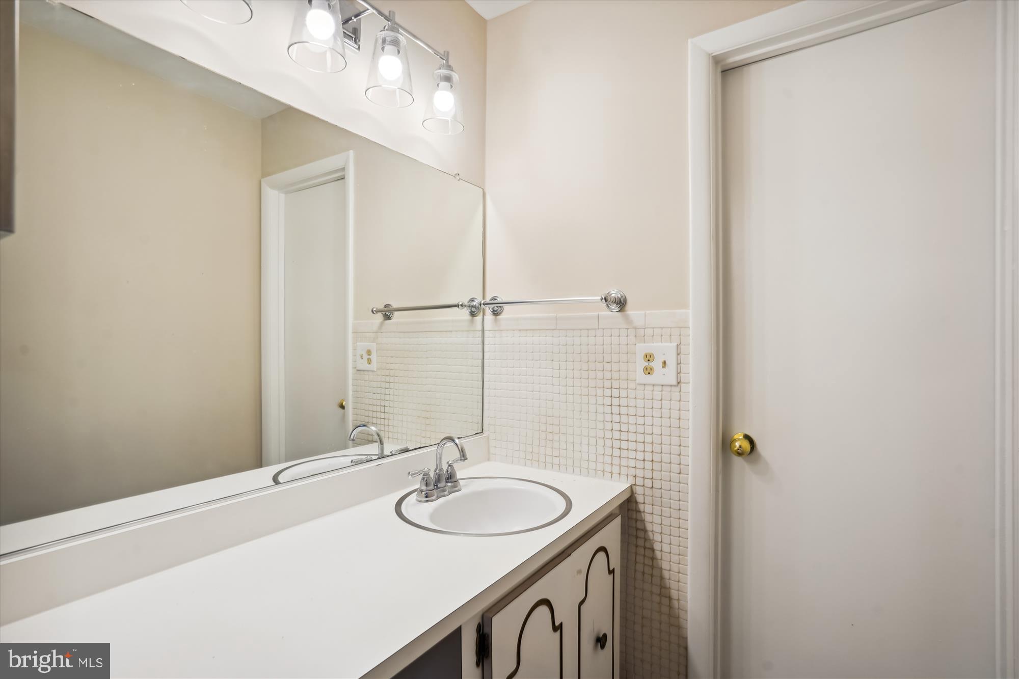 4 Greencastle Road Sterling, VA 20164 - Photo 20 of 36 OWNER'S BATH WITH SEPARATE SINK AND UPDATED LIGHTS