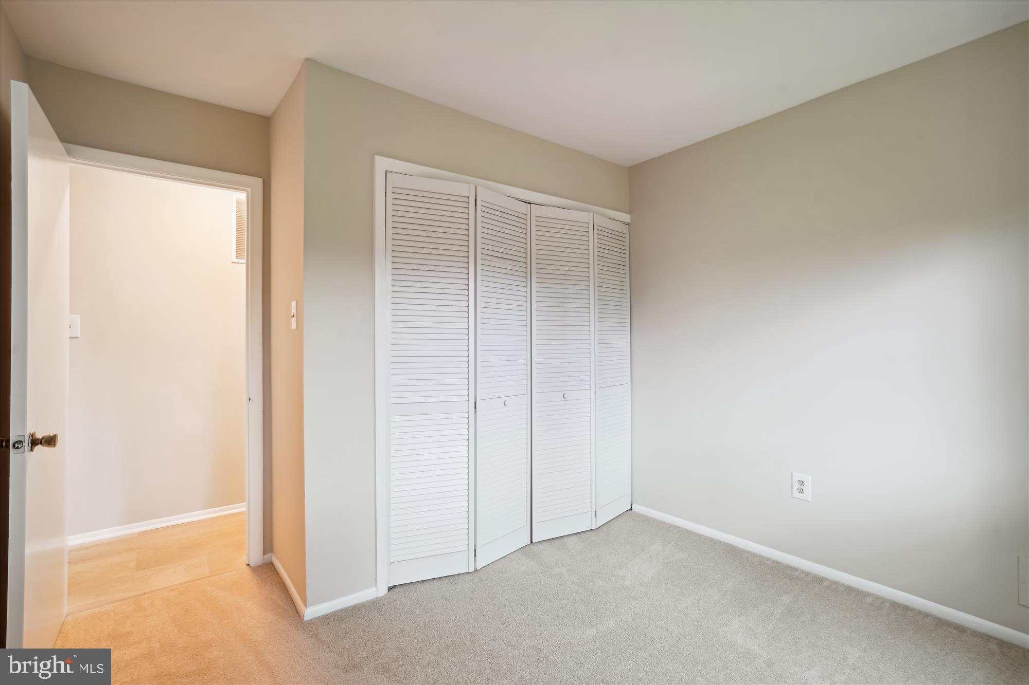 4 Greencastle Road Sterling, VA 20164 - Photo 25 of 36 2ND VIEW OF 3RD BEDROOM