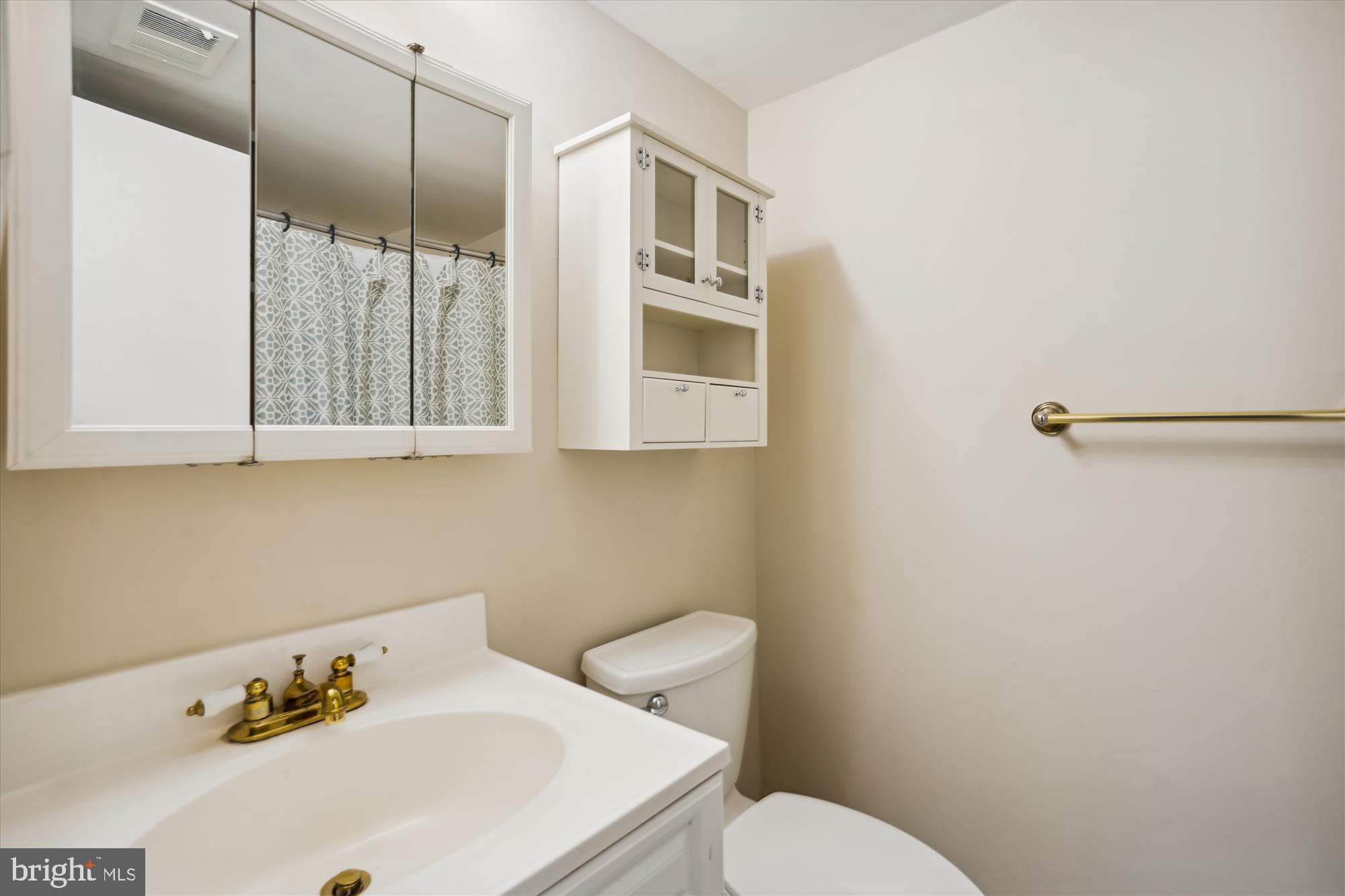 4 Greencastle Road Sterling, VA 20164 - Photo 26 of 36 2ND FULL BATH JUST ACROSS FROM 2ND & 3RD BEDROOMS
