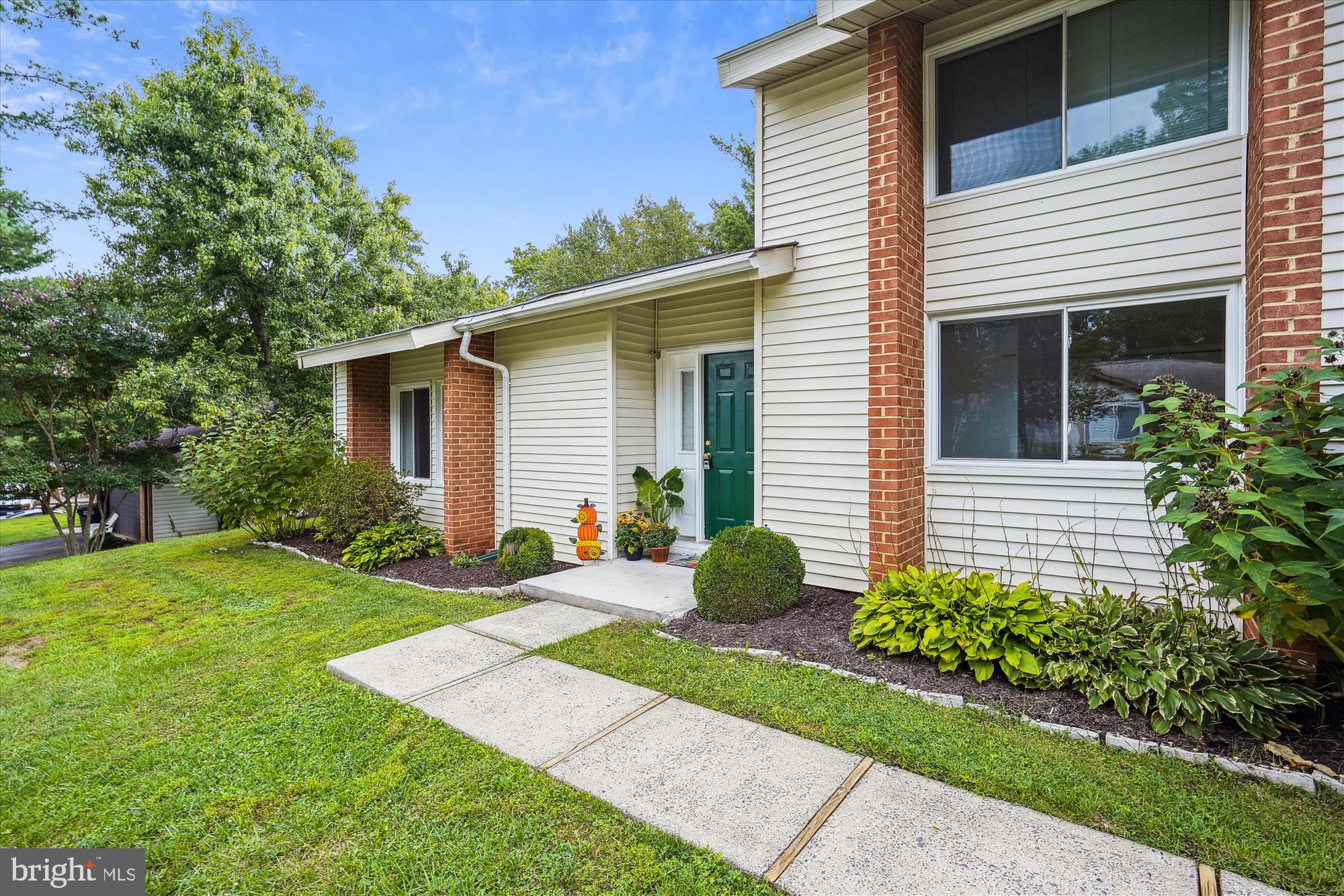4 Greencastle Road Sterling, VA 20164 - Photo 3 of 36 BRAND NEW CONCRETE STOOP. NICELY LANDSCAPED.