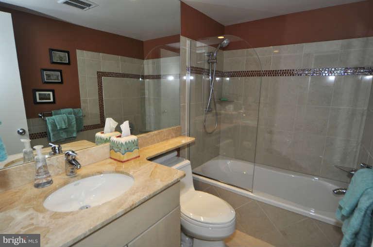 2011 Lakewinds Drive Reston, VA 20191 - Photo 21 of 26 Bath