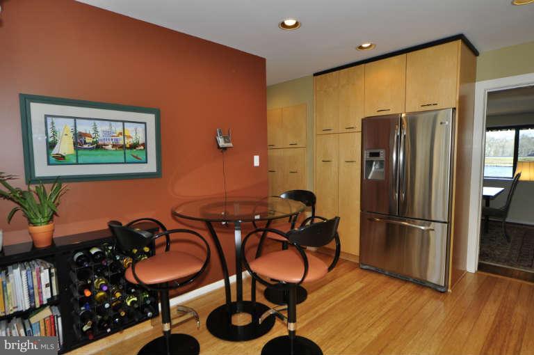 2011 Lakewinds Drive Reston, VA 20191 - Photo 6 of 26 The kitchen has recessed & undercabinet lighting.