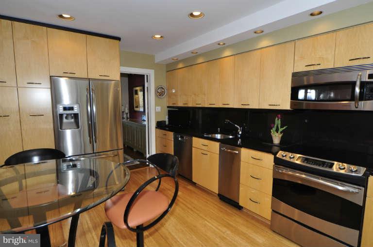 2011 Lakewinds Drive Reston, VA 20191 - Photo 7 of 26 The kitchen also has ss appliances & bamboo floors